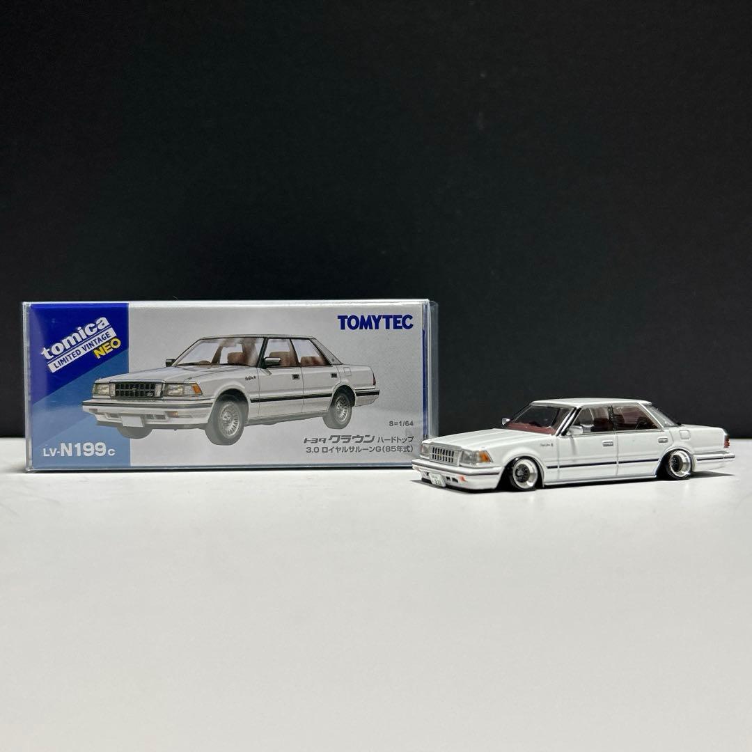 トミカリミテッドヴィンテージネオ　クラウン改