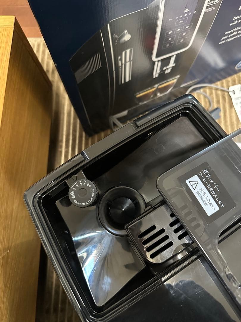 DeLonghi Dinamica エスプレッソマシン