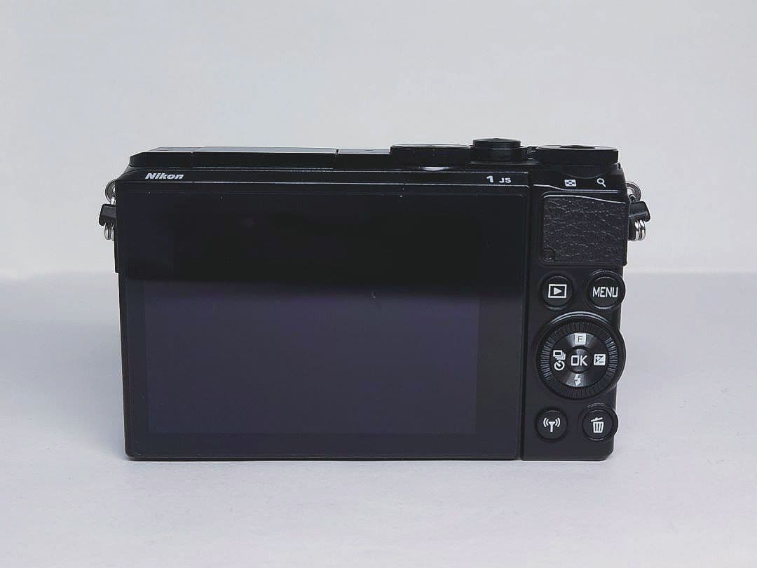 Nikon 1 J5 ミラーレスカメラ ズームレンズキット