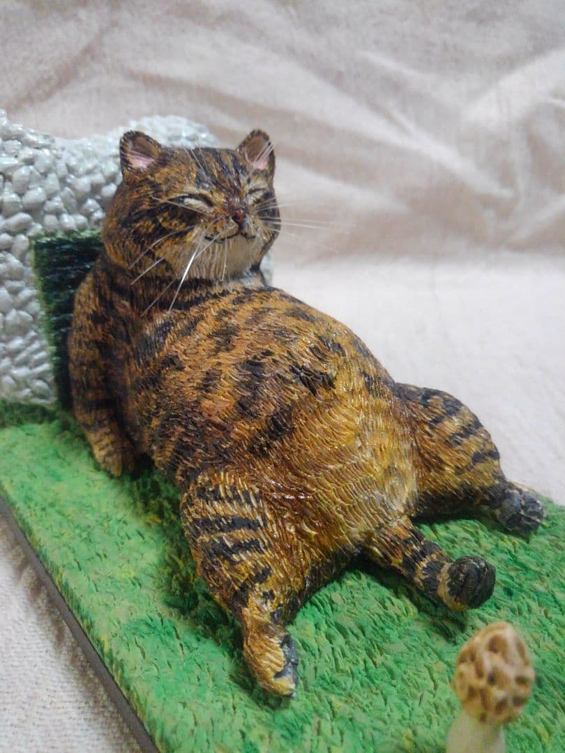 木彫りのデブ猫ボスの置物