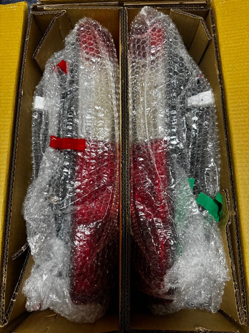 200系ハイエース 純正テールランプ 寒冷地仕様 新車外し