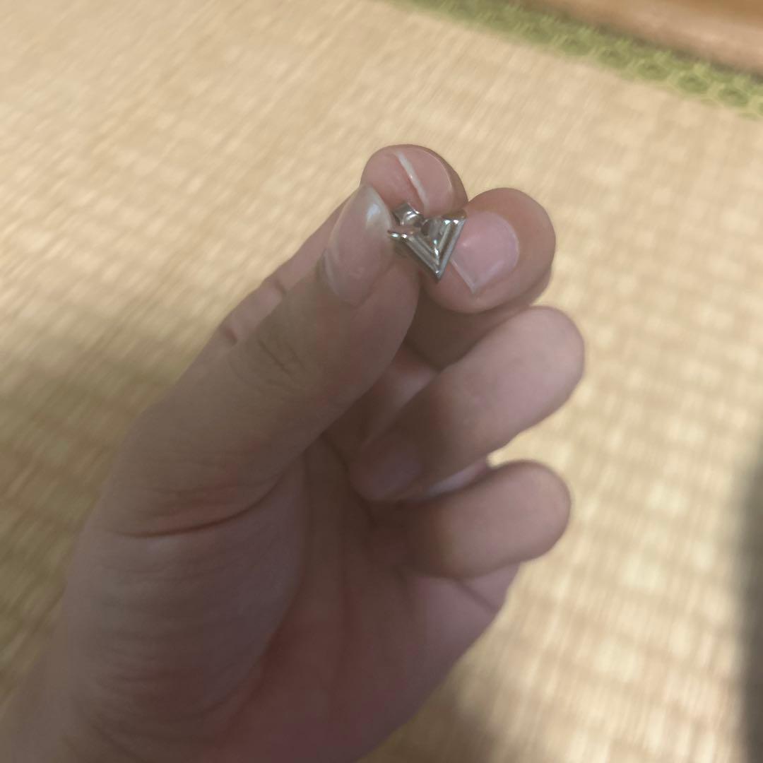 ルイヴィトン エッセンシャルV シルバー ピアス