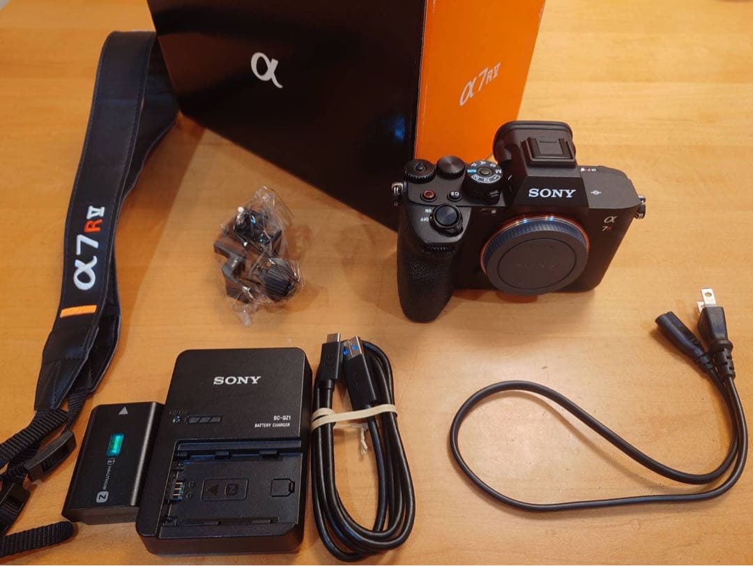 【中古】美品！SONY α7R V ミラーレス一眼 本体と付属品