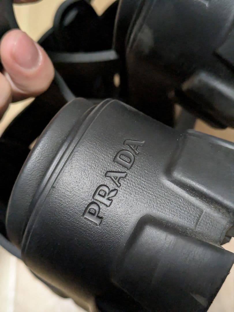 PRADA モノリス ラバーサンダル 37