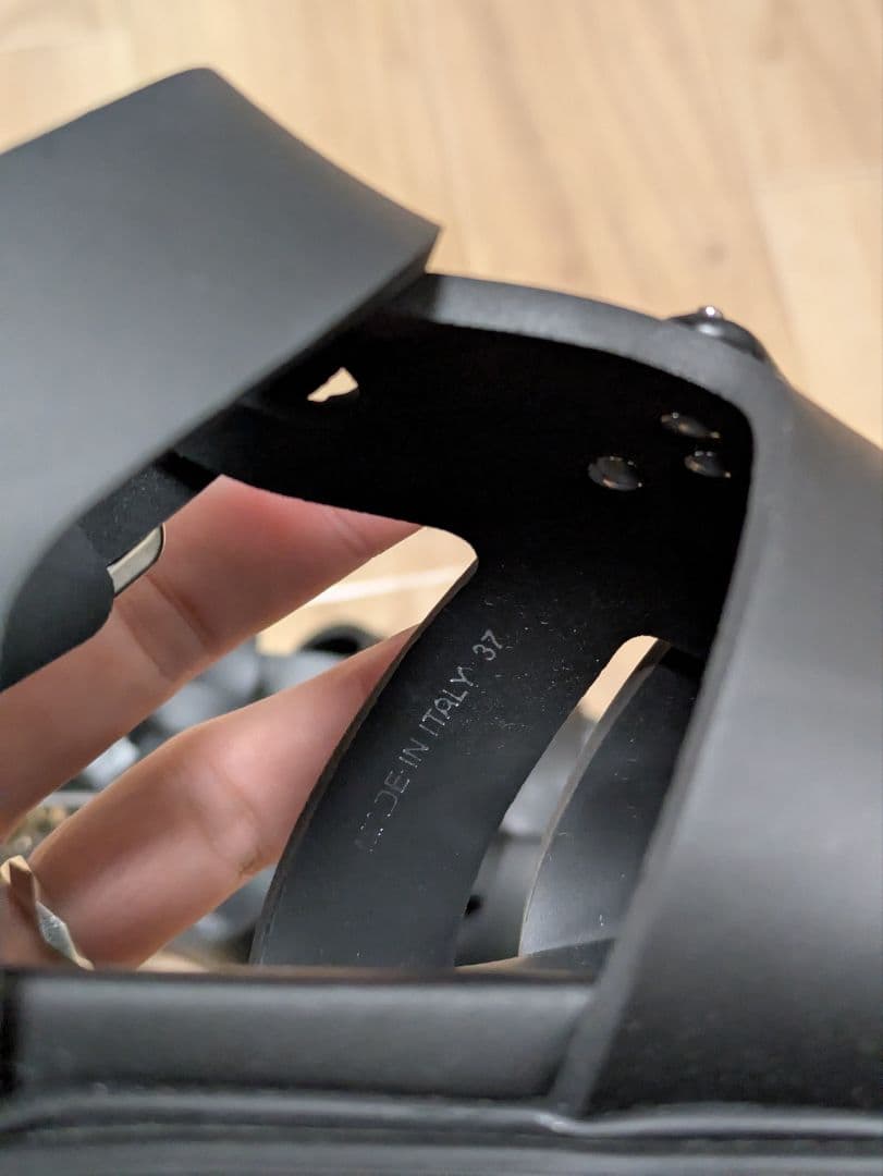 PRADA モノリス ラバーサンダル 37