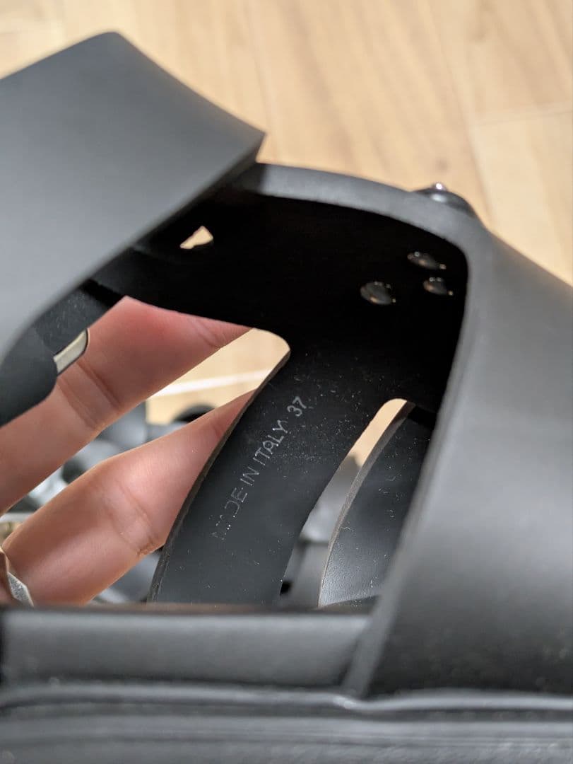 PRADA モノリス ラバーサンダル 37