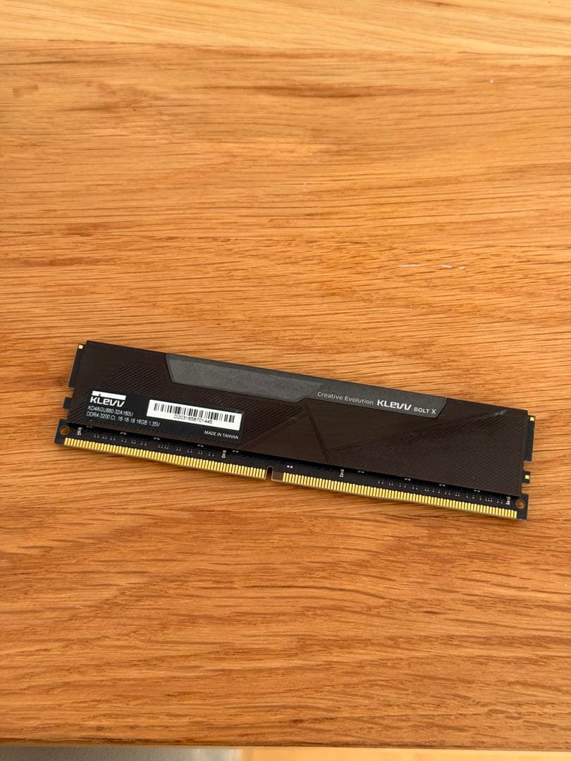 メモリー KLEVV DRR4-3200 CL 16-18-18 16GB