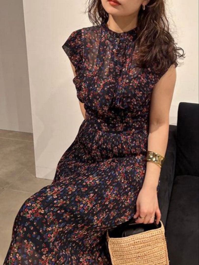 新品　fray i.d プリーツデザインシフォンプリントワンピース　ネイビー 0