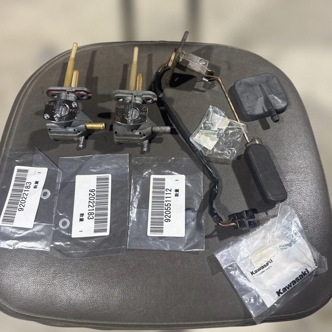 ゼファー400 燃料コック　センサー　パッキンなどセット　マフラー　BEET