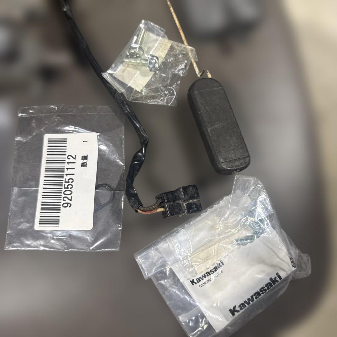 ゼファー400 燃料コック　センサー　パッキンなどセット　マフラー　BEET