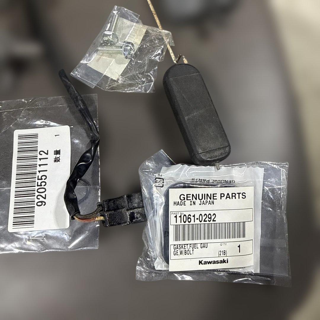 ゼファー400 燃料コック　センサー　パッキンなどセット　マフラー　BEET