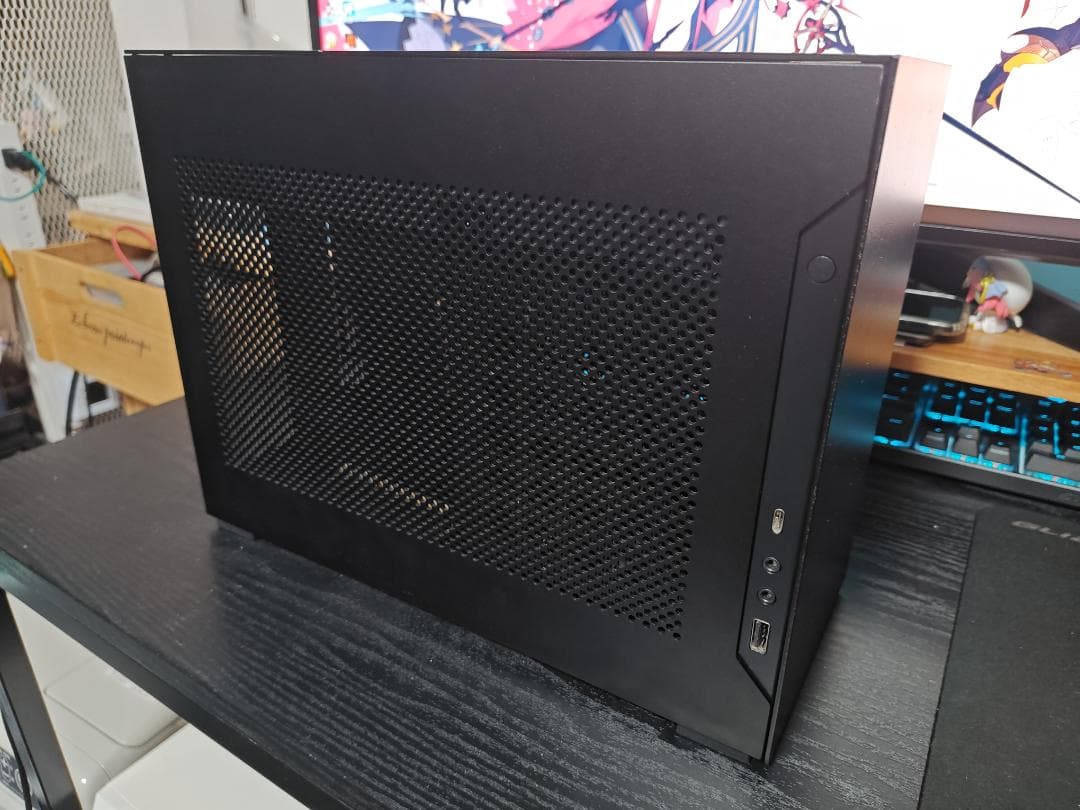 LIAN LI A4-H2O PCケース ITX