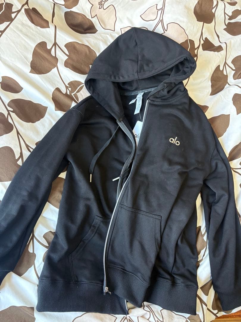新品未使用Alo yoga 黒 ジップアップパーカーLサイズ