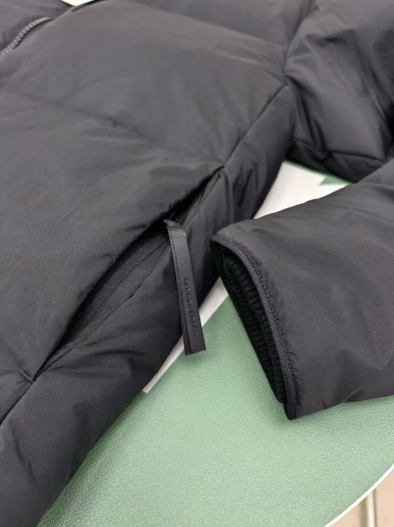 カナダグース ダウンジャケット 黒