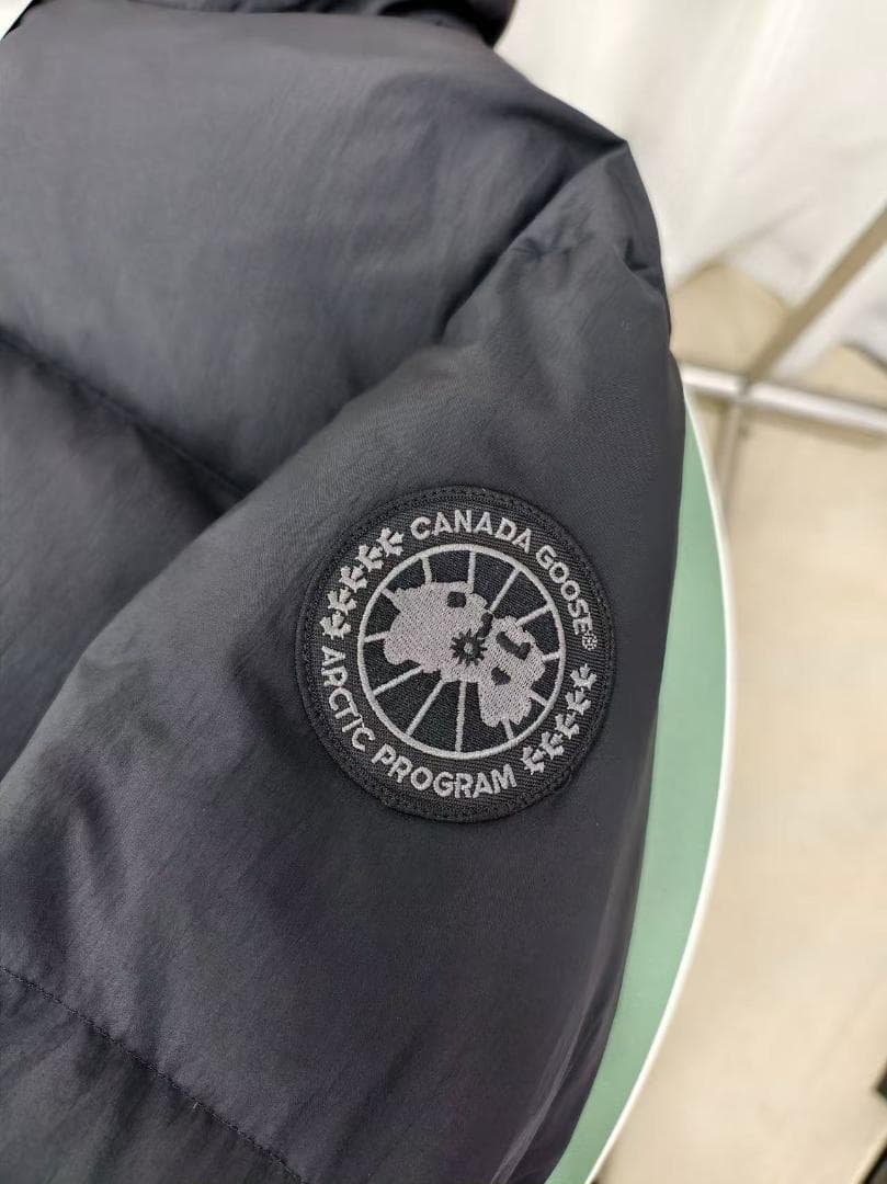 カナダグース ダウンジャケット 黒