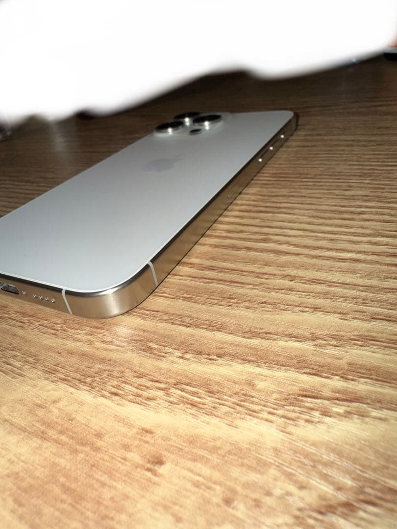 Apple iPhone 15ProMAX 白本体 512GB 美品バッテリー〇