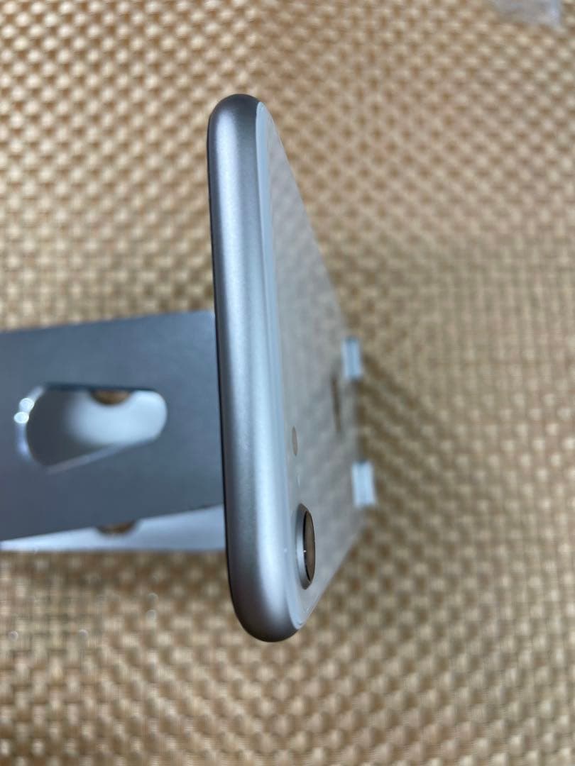 iPhone SE 第3世代 64GBスターライトSIMフリー【2109】