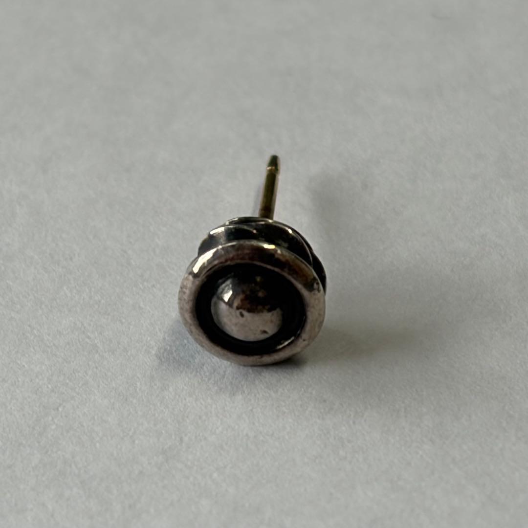 カーヴド スタッド イヤリング　【ロンワンズピアス】