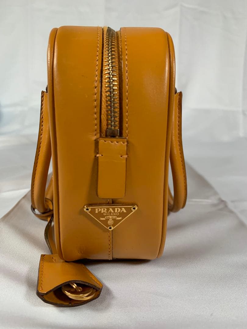 PRADA レザー ハンドバッグ イエロー 希少デザイン‼️