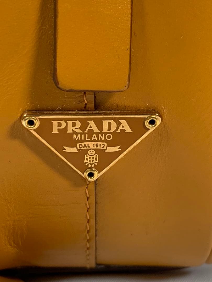 PRADA レザー ハンドバッグ イエロー 希少デザイン‼️
