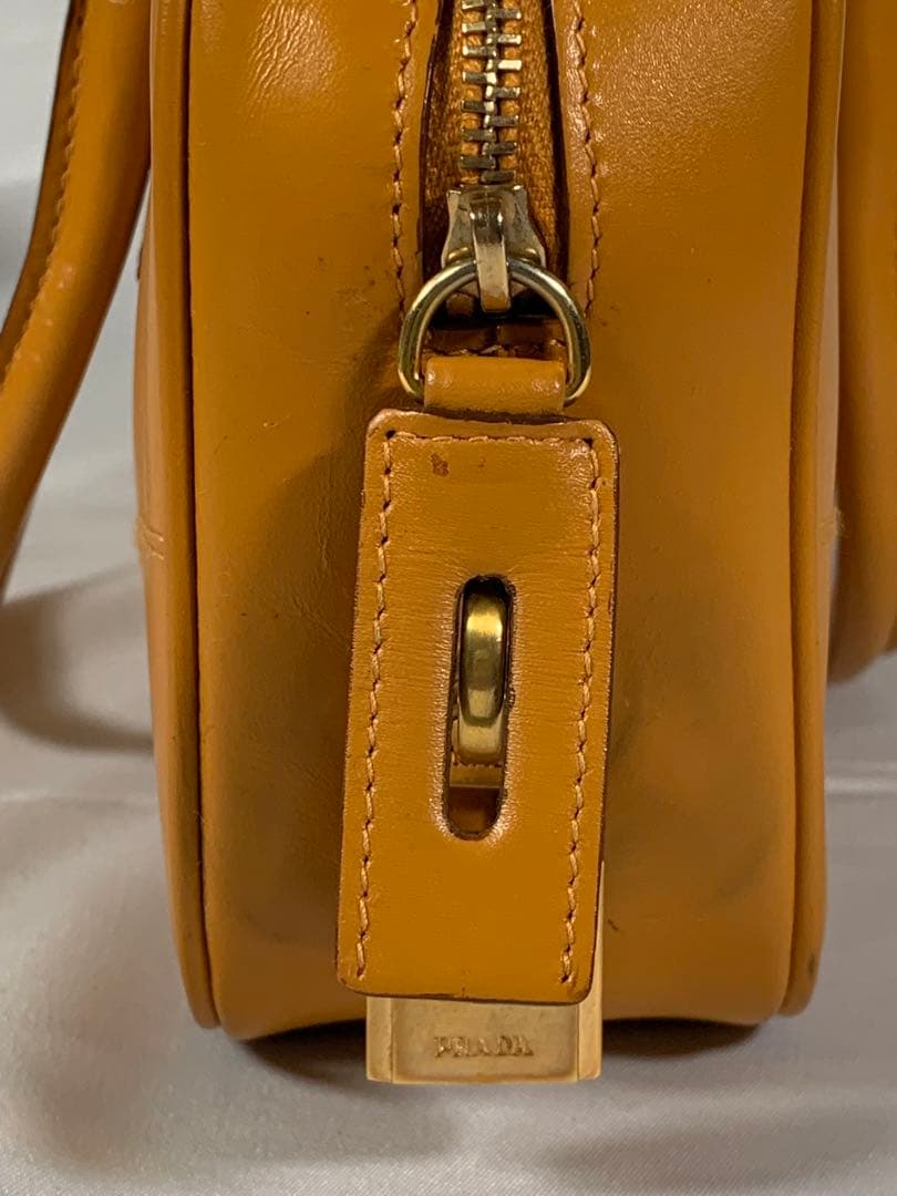 PRADA レザー ハンドバッグ イエロー 希少デザイン‼️
