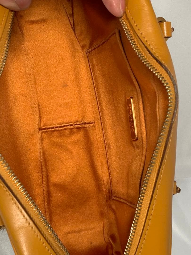 PRADA レザー ハンドバッグ イエロー 希少デザイン‼️