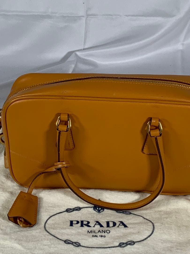 PRADA レザー ハンドバッグ イエロー 希少デザイン‼️