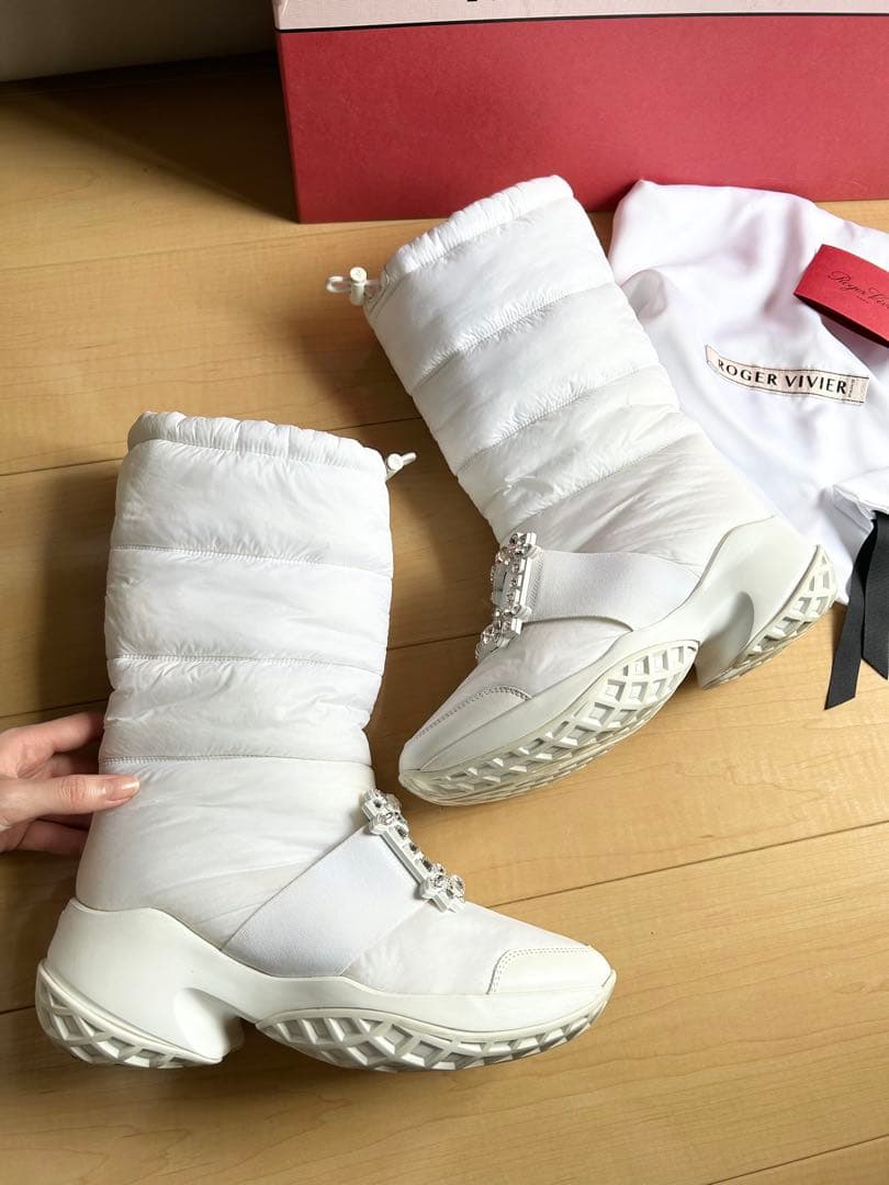 ロジェヴィヴィエ クリスタルバックル ヴィヴ ラン ブーツ　スノーブーツ　白