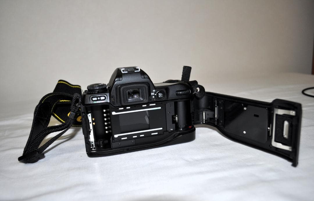 Nikon F80 フィルム一眼レフカメラ　レンズ2本付き