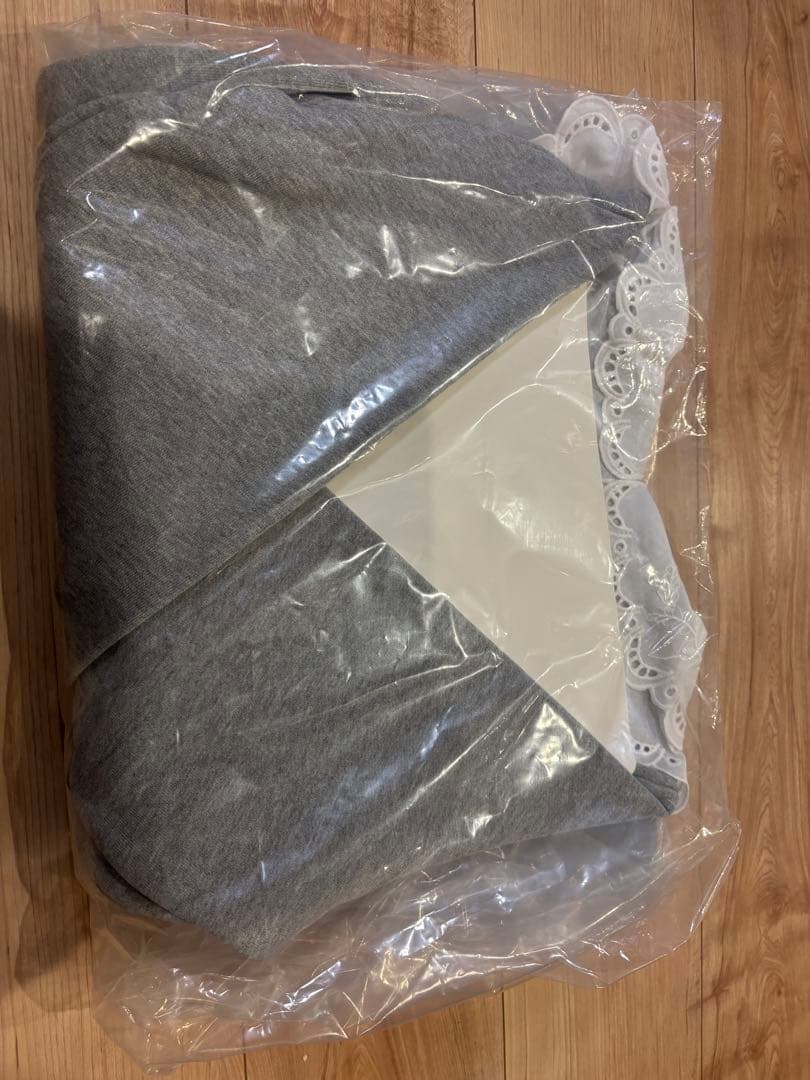 fitmore フィットモア　レース衿裾ドッキングスウェット　グレー