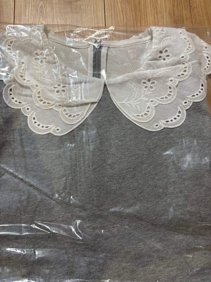 fitmore フィットモア　レース衿裾ドッキングスウェット　グレー