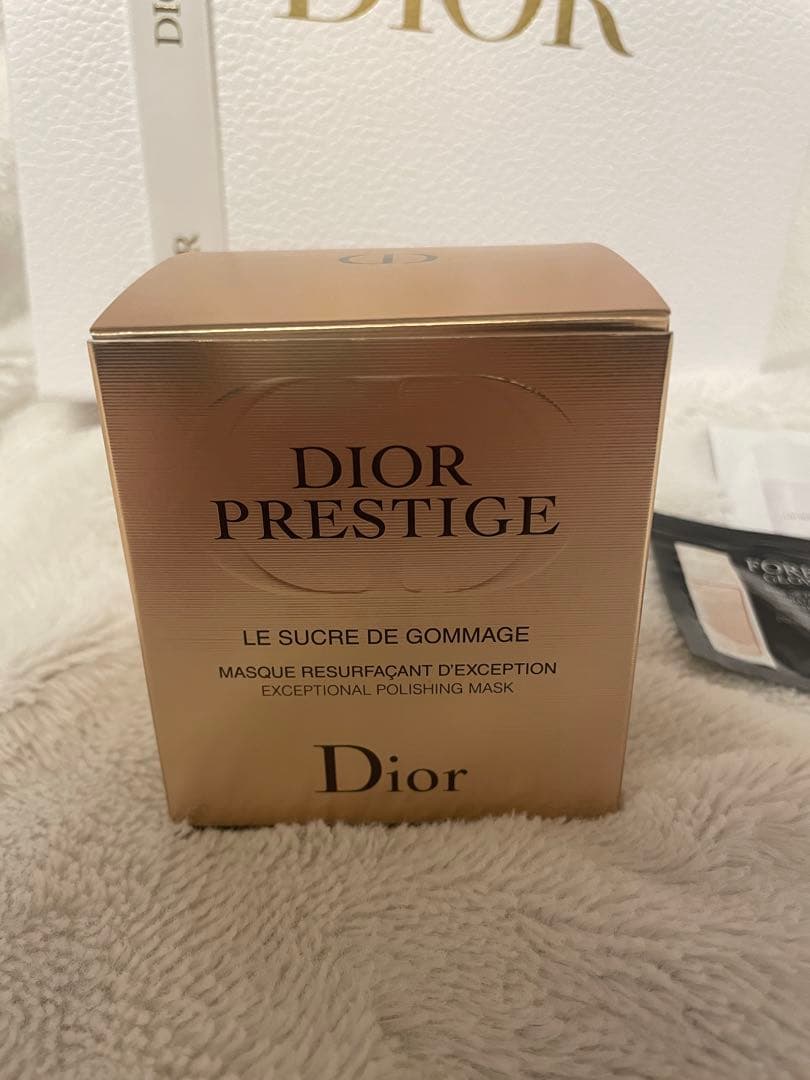DIOR プレステージ　ル　ゴマージュ 化粧水 ファンデーション付き ギフト