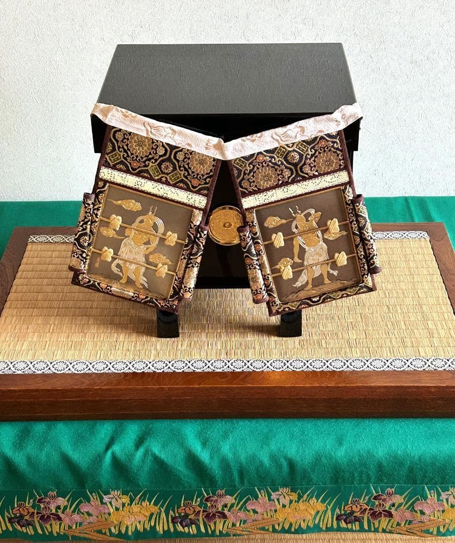 鈴木利光　大鎧飾　五月人形　鎧兜　正絹　金箔　台座付き　久月　伝統工芸品