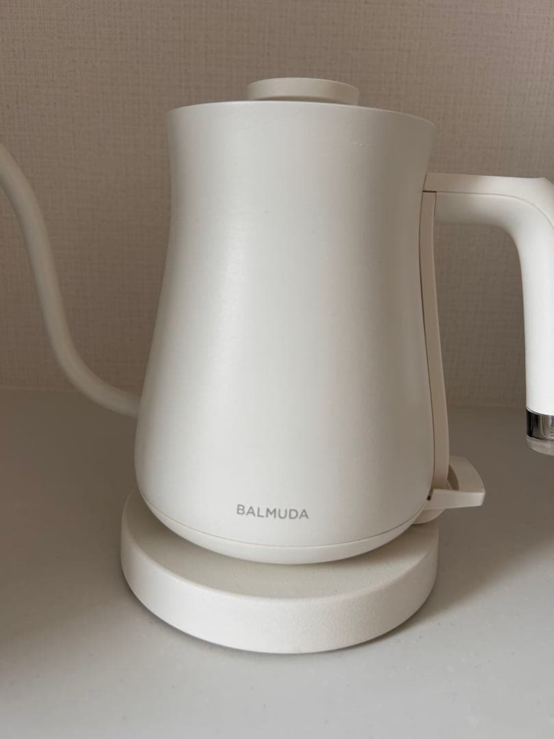 バルミューダ ケトル　ホワイト