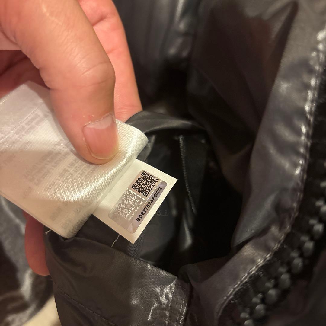 MONCLER 黒 ダウンベスト