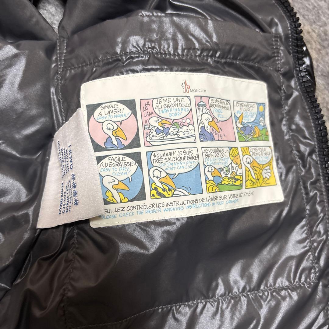 MONCLER 黒 ダウンベスト