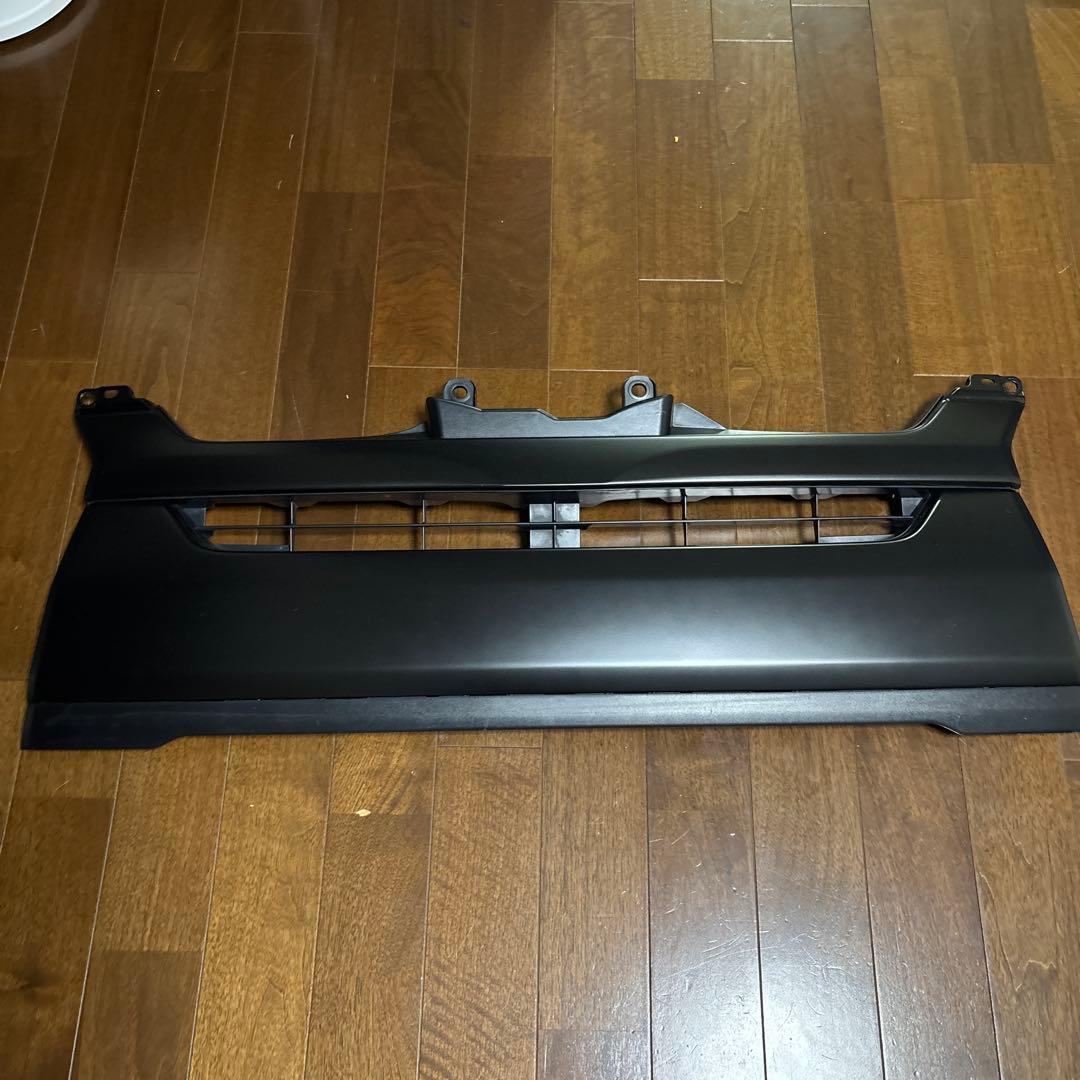 ハイエースフロントグリル