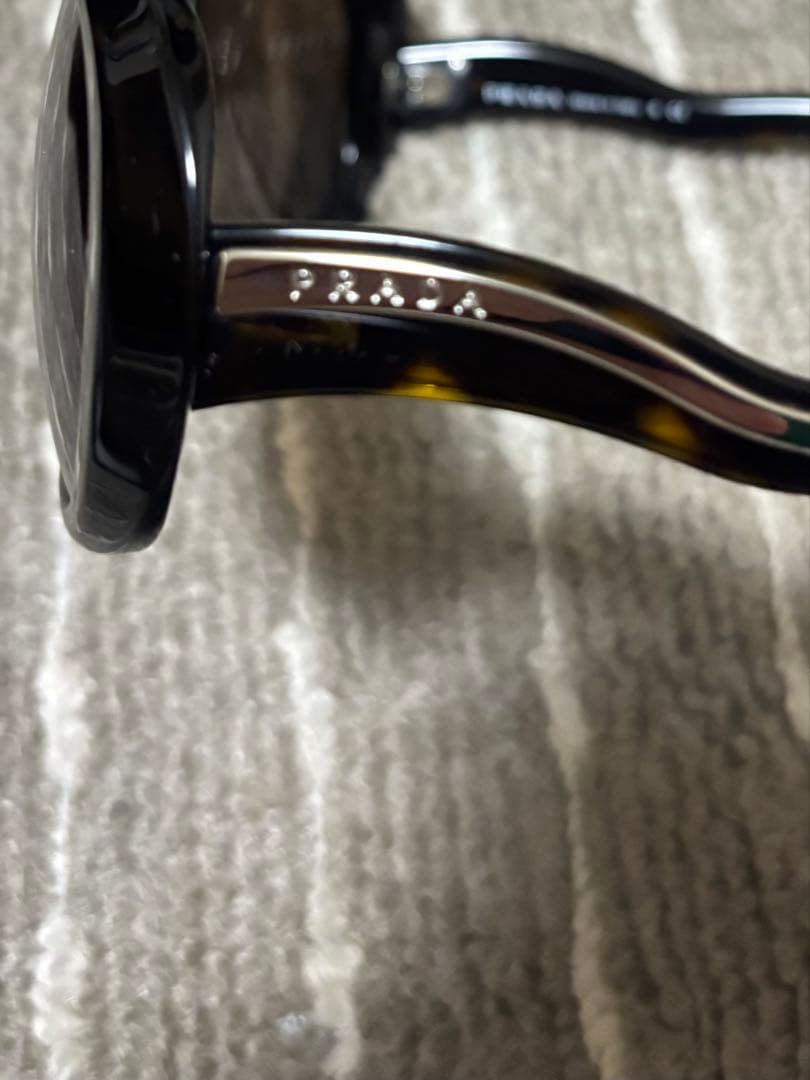 PRADA オーバーサイズサングラス ダークブラウン