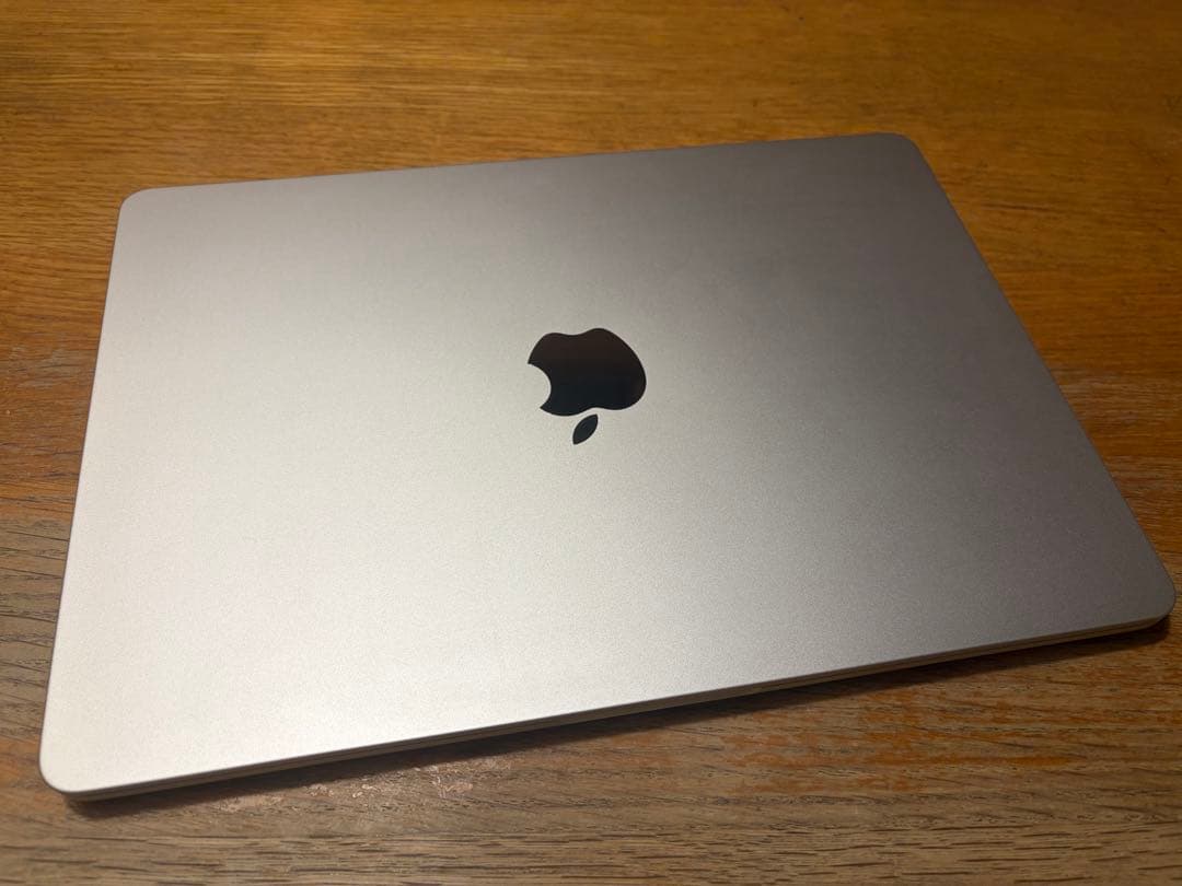【美品】MacBookAir M2 13インチ 256GBスターライト