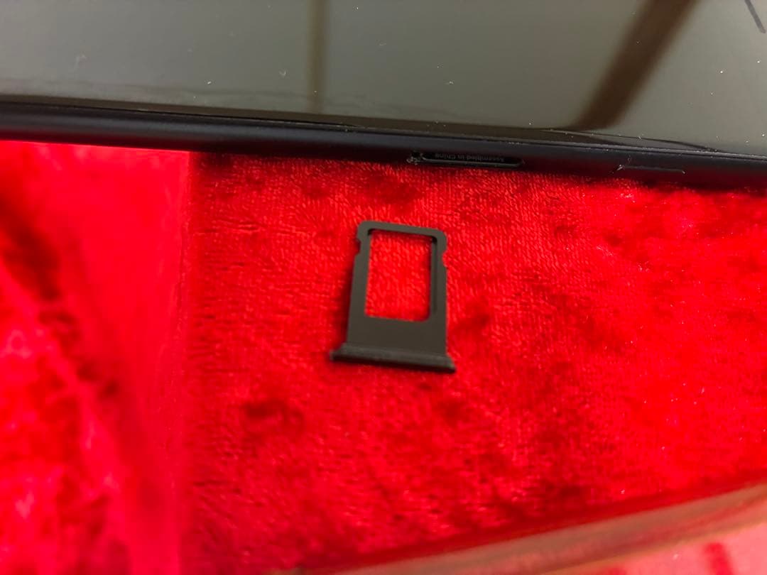 iPhoneSE2本体 64GB SIMフリー型　SIMロック解除済み