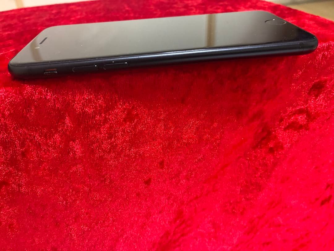 iPhoneSE2本体 64GB SIMフリー型　SIMロック解除済み