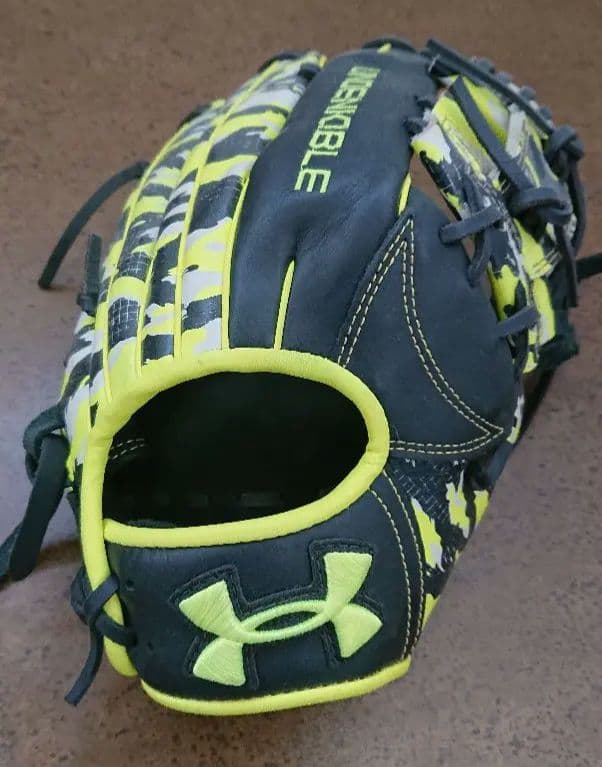アンダーアーマー 2020年春季キャンプモデル 迷彩 内野手 軟式 グローブ 袋