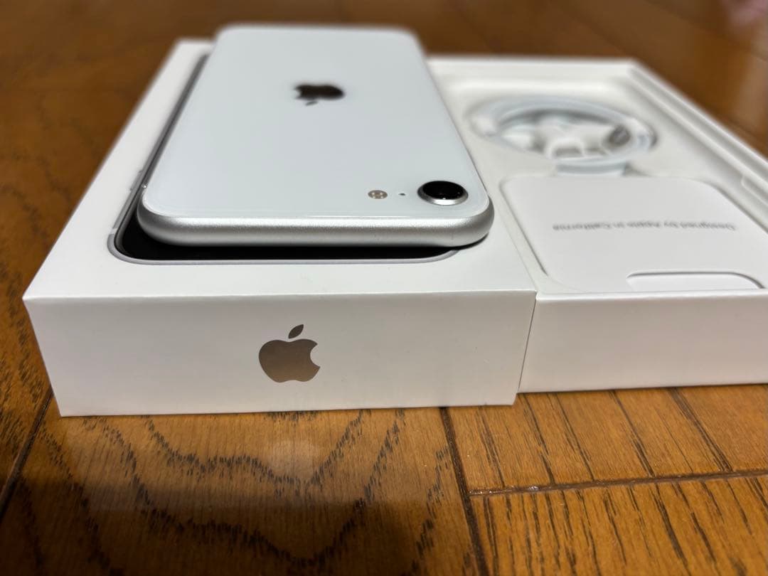美品 iPhone SE 2 (第二世代) ホワイト128GB