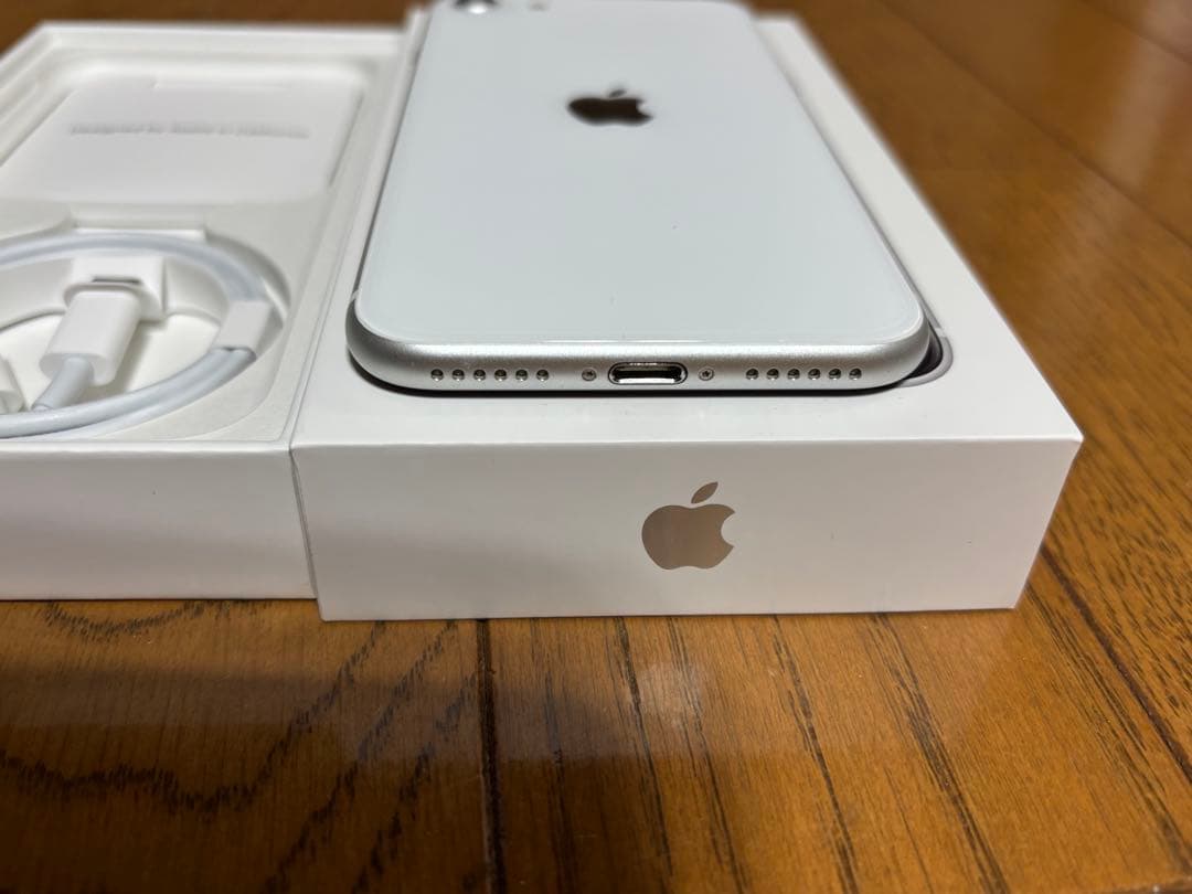 美品 iPhone SE 2 (第二世代) ホワイト128GB