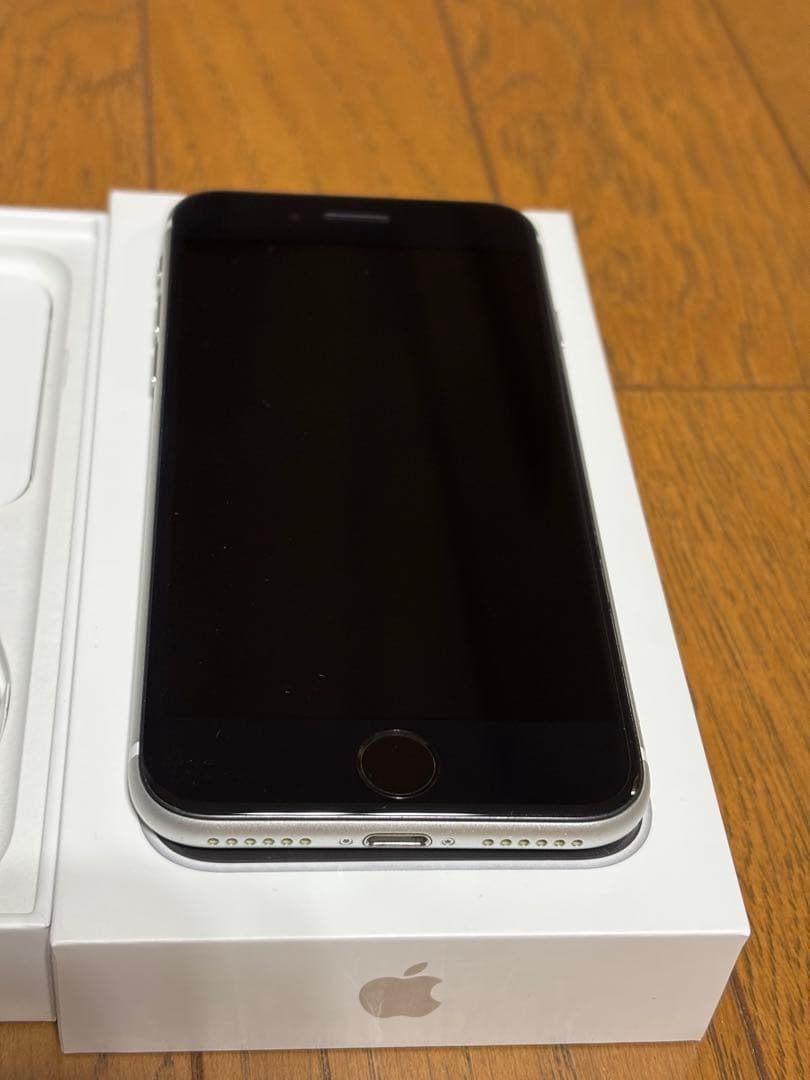 美品 iPhone SE 2 (第二世代) ホワイト128GB