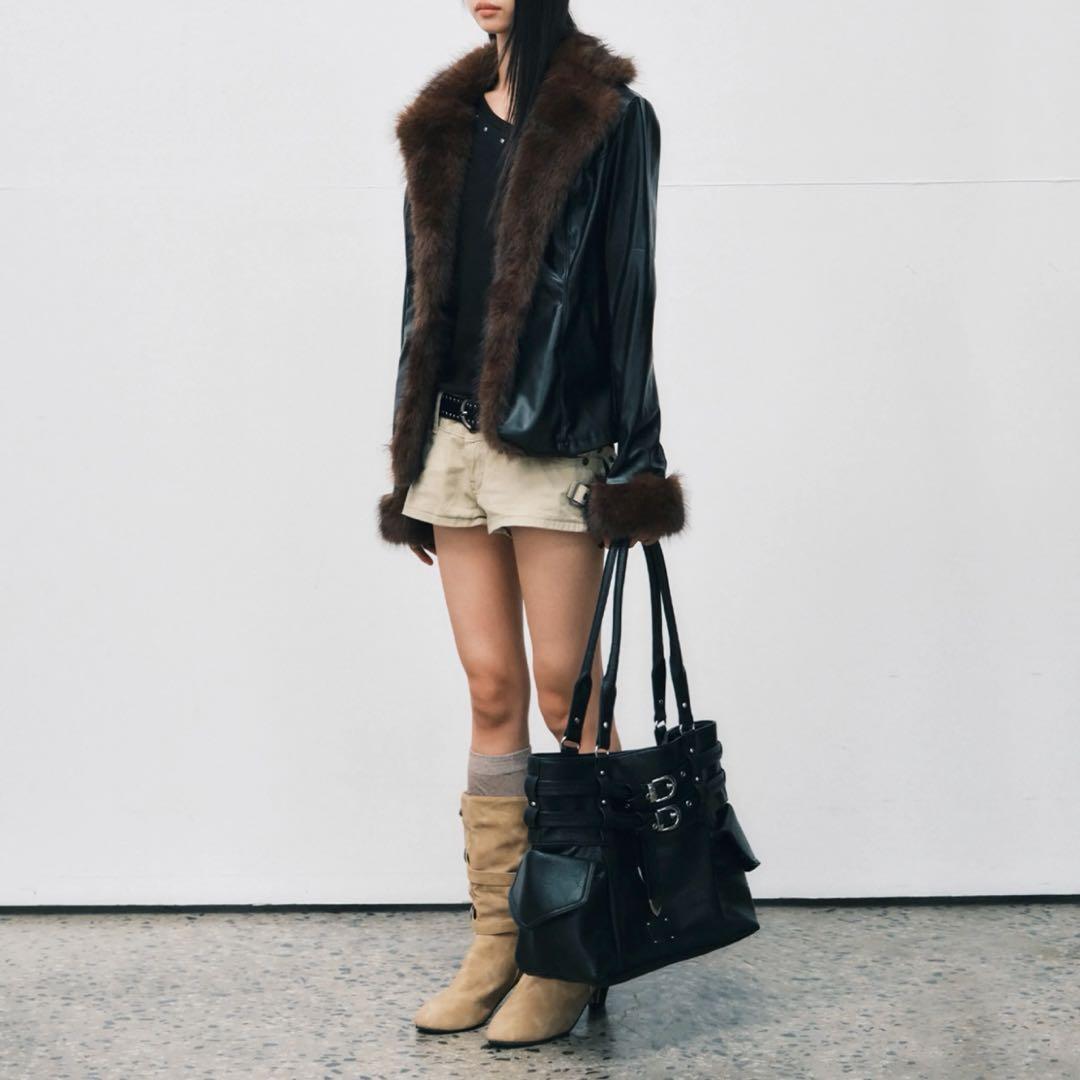 SQUARELINE ショルダーバッグ ブラック