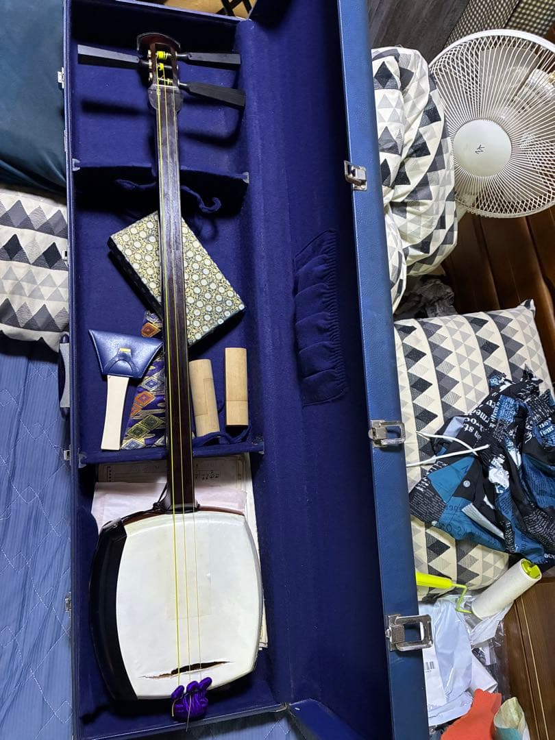 津軽三味線！沈みトチ入り紅木！