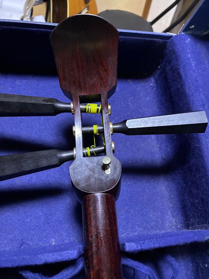 津軽三味線！沈みトチ入り紅木！