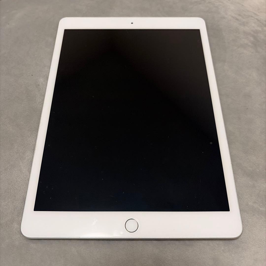 た*ん様 Apple iPad 第8世代 128GB 本体　シルバー　充電器+ケ