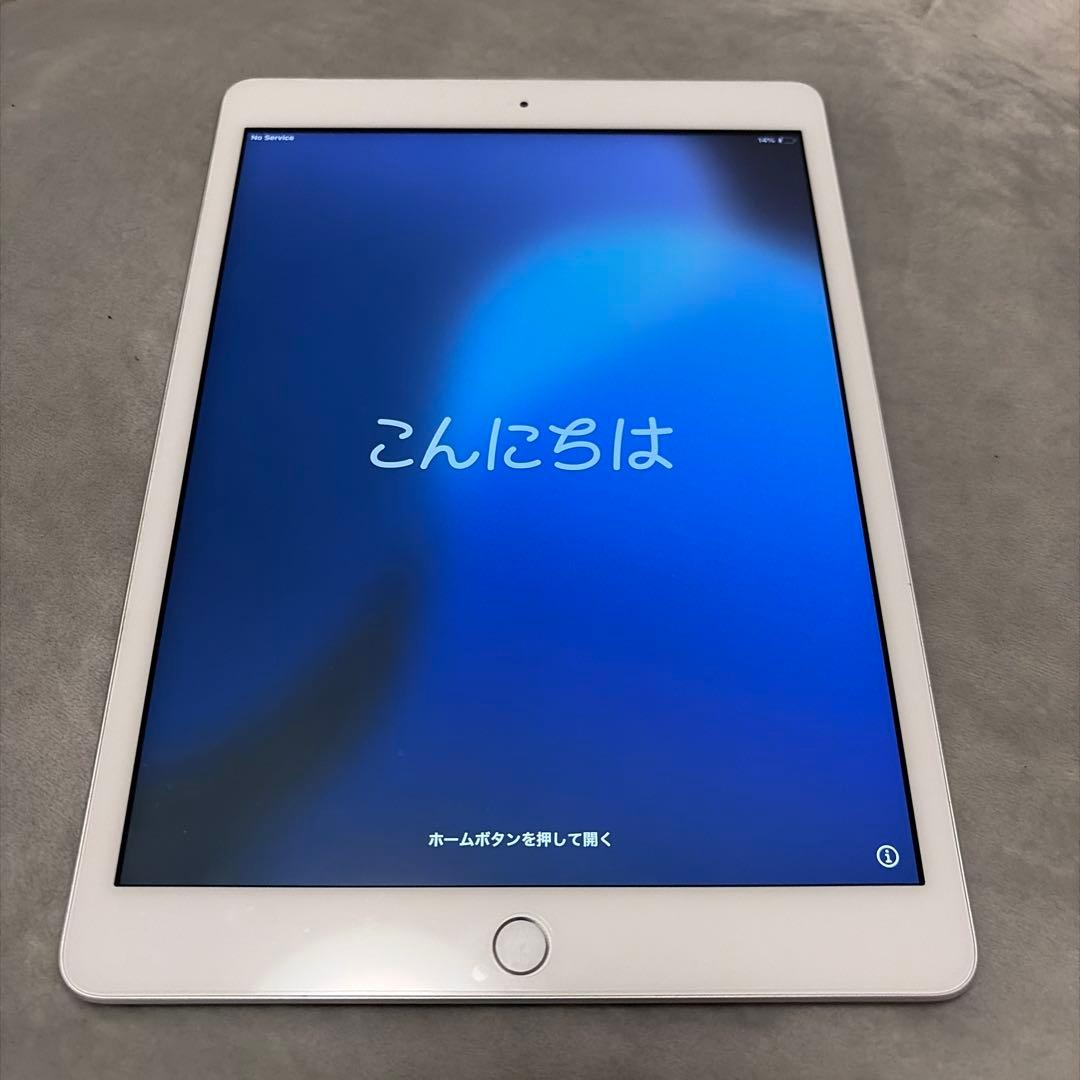 た*ん様 Apple iPad 第8世代 128GB 本体　シルバー　充電器+ケ